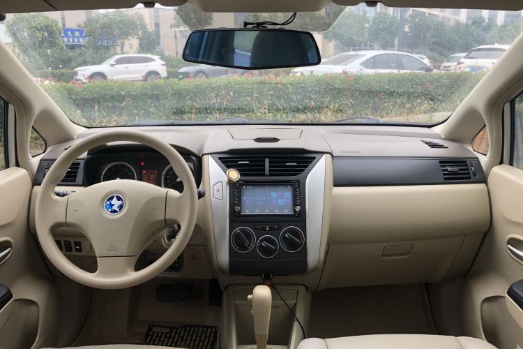 Used Venucia D50 2013 1.6L Automatic Fashion Edition Interior 4