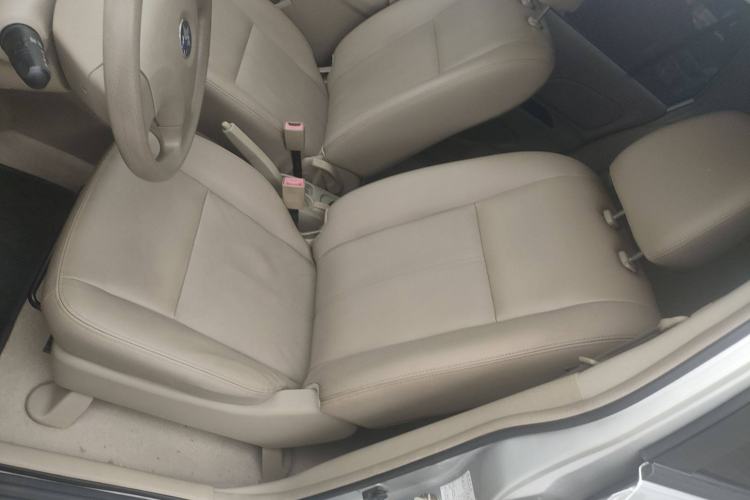 Used Venucia D50 2013 1.6L Manual Luxury Edition Interior 4