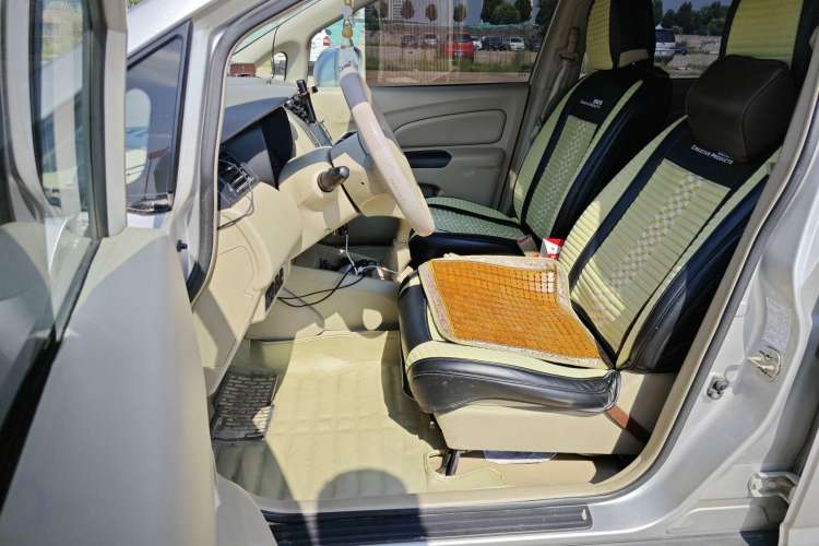 Used Venucia D50 2013 1.6L Manual Fashion Edition Interior 5