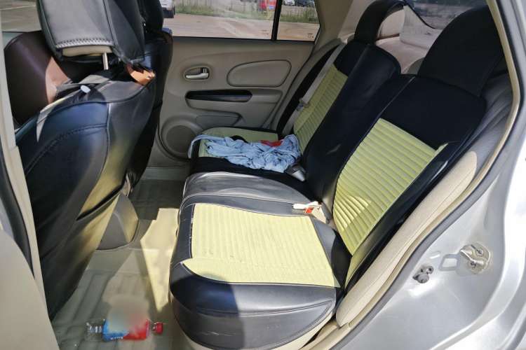 Used Venucia D50 2013 1.6L Manual Fashion Edition Interior 6