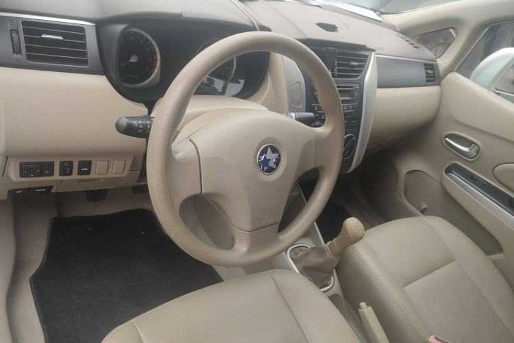 Used Venucia D50 2013 1.6L Manual Luxury Edition Interior 6