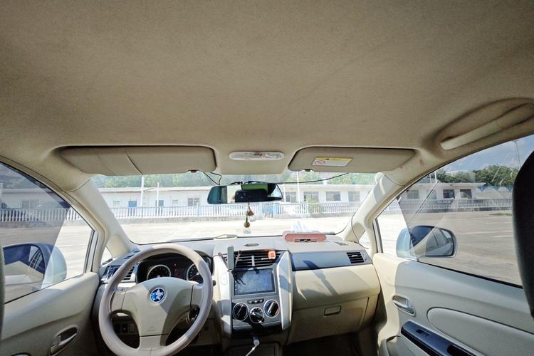 Used Venucia D50 2013 1.6L Manual Fashion Edition Interior 7