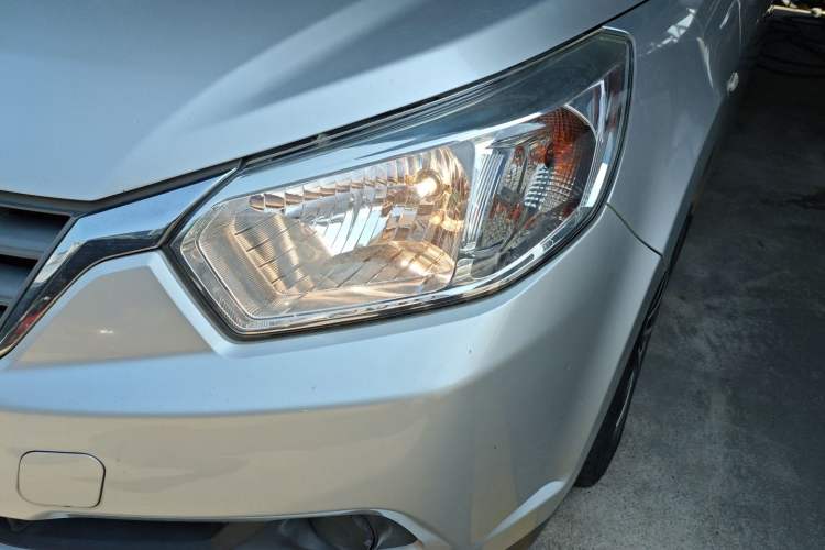 Used Venucia D50 2013 1.6L Automatic Fashion Edition Left Front Headlight