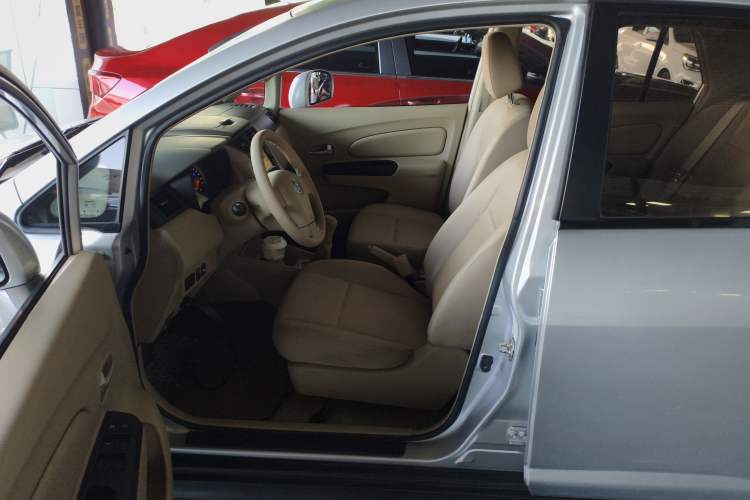 Used Venucia D50 2013 1.6L Manual Fashion Edition Left Front Seat