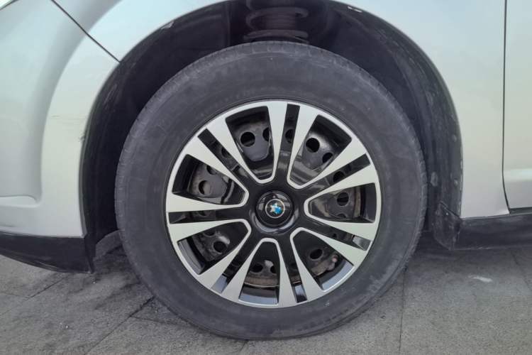 Used Venucia D50 2013 1.6L Manual Fashion Edition Left Front Wheel Hub