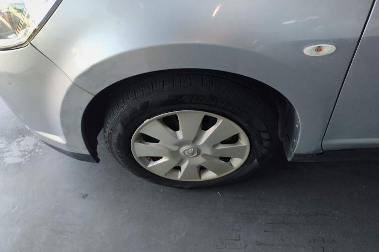 Used Venucia D50 2013 1.6L Manual Fashion Edition Left Front Wheel Hub