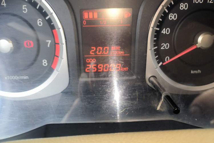 Used Venucia D50 2013 1.6L Manual Fashion Edition Odometer Close Up