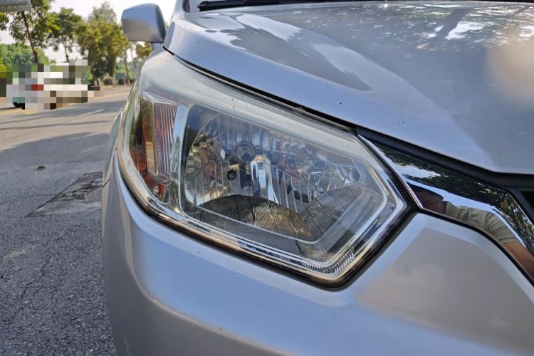 Used Venucia D50 2013 1.6L Automatic Fashion Edition Right Front Headlight