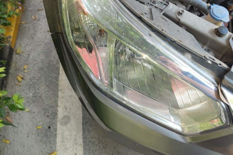 Used Venucia D50 2013 1.6L Automatic Fashion Edition Right Front Headlight