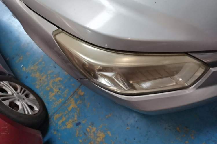 Used Venucia D50 2013 1.6L Automatic Luxury Edition Right Front Headlight
