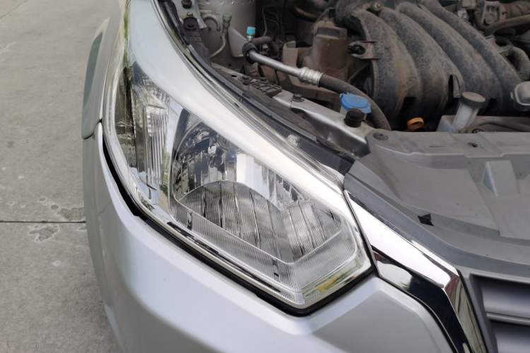 Used Venucia D50 2013 1.6L Manual Luxury Edition Right Front Headlight