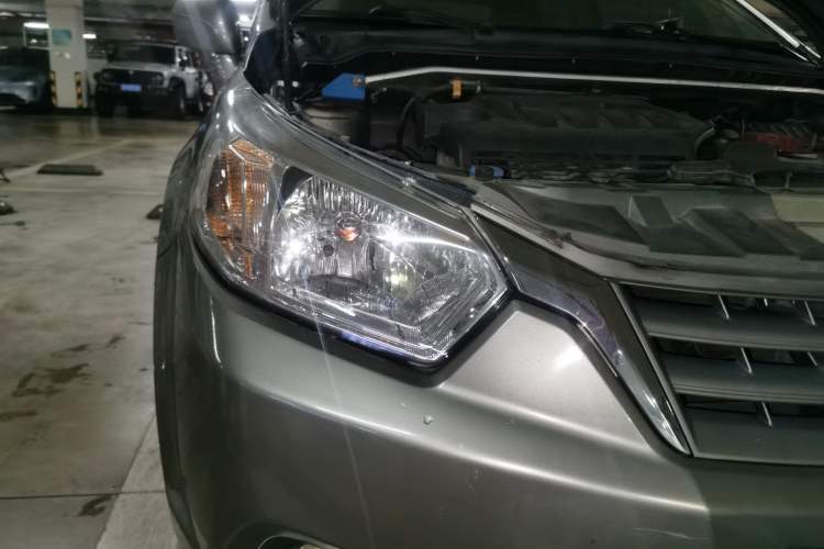 Used Venucia D50 2013 1.6L Automatic Fashion Edition Right Front Headlight