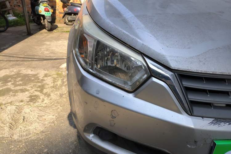 Used Venucia D50 2013 1.6L Manual Fashion Edition Right Front Headlight