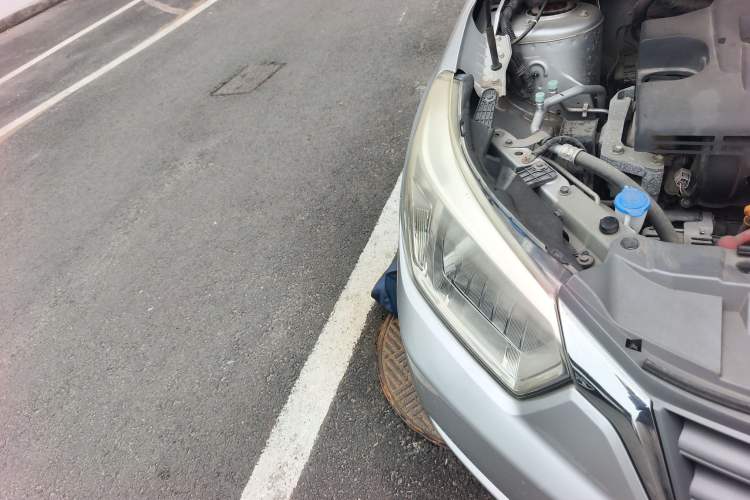 Used Venucia D50 2013 1.6L Manual Fashion Edition Right Front Headlight