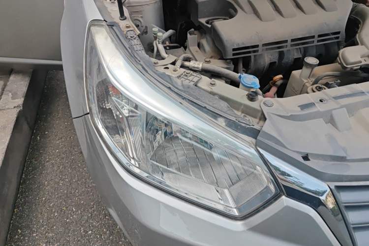 Used Venucia D50 2013 1.6L Manual Luxury Edition Right Front Headlight
