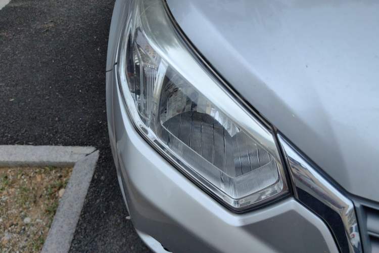 Used Venucia D50 2013 1.6L Manual Fashion Edition Right Front Headlight