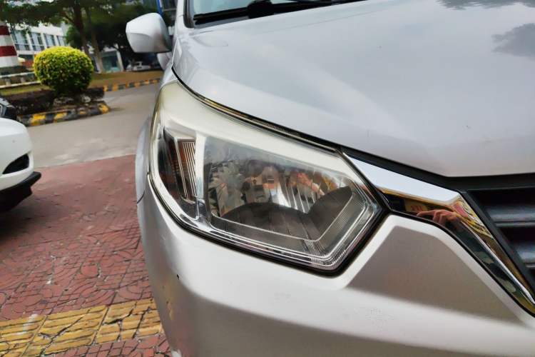 Used Venucia D50 2013 1.6L Manual Fashion Edition Right Front Headlight
