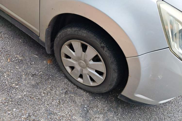 Used Venucia D50 2013 1.6L Automatic Fashion Edition Right Front Wheel Hub