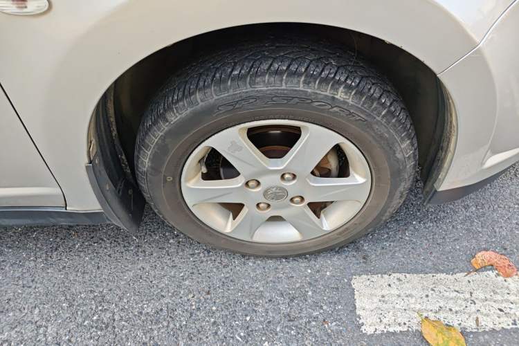 Used Venucia D50 2013 1.6L Automatic Fashion Edition Right Front Wheel Hub
