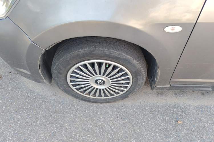 Used Venucia D50 2013 1.6L Automatic Fashion Edition Right Front Wheel Hub