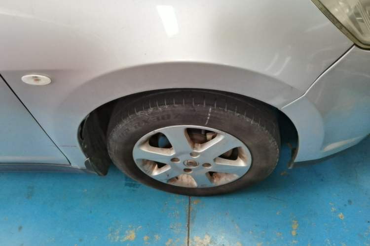 Used Venucia D50 2013 1.6L Automatic Luxury Edition Right Front Wheel Hub