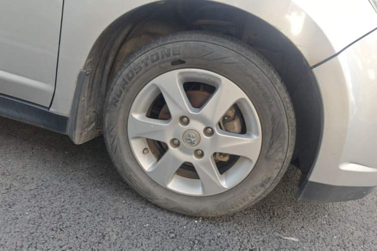 Used Venucia D50 2013 1.6L Manual Luxury Edition Right Front Wheel Hub
