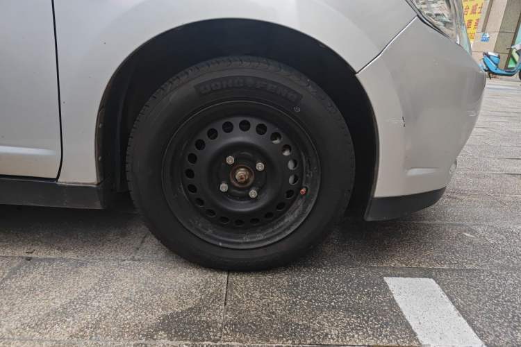 Used Venucia D50 2013 1.6L Automatic Fashion Edition Right Front Wheel Hub