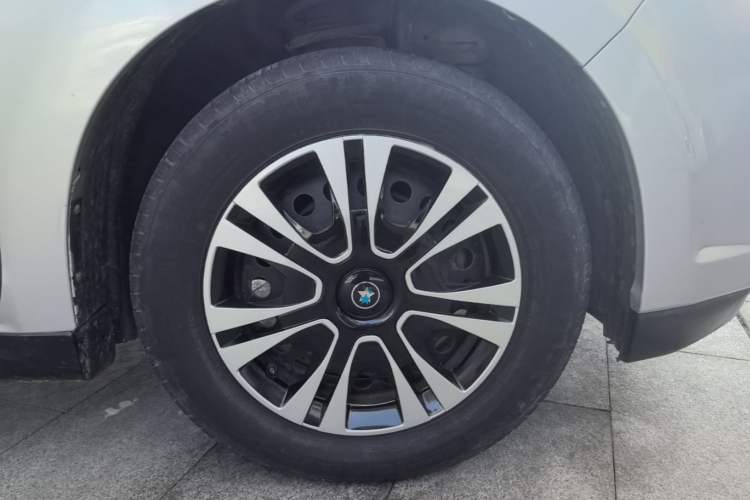 Used Venucia D50 2013 1.6L Manual Fashion Edition Right Rear Wheel Hub