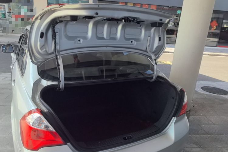 Used Venucia D50 2013 1.6L Manual Fashion Edition Trunk