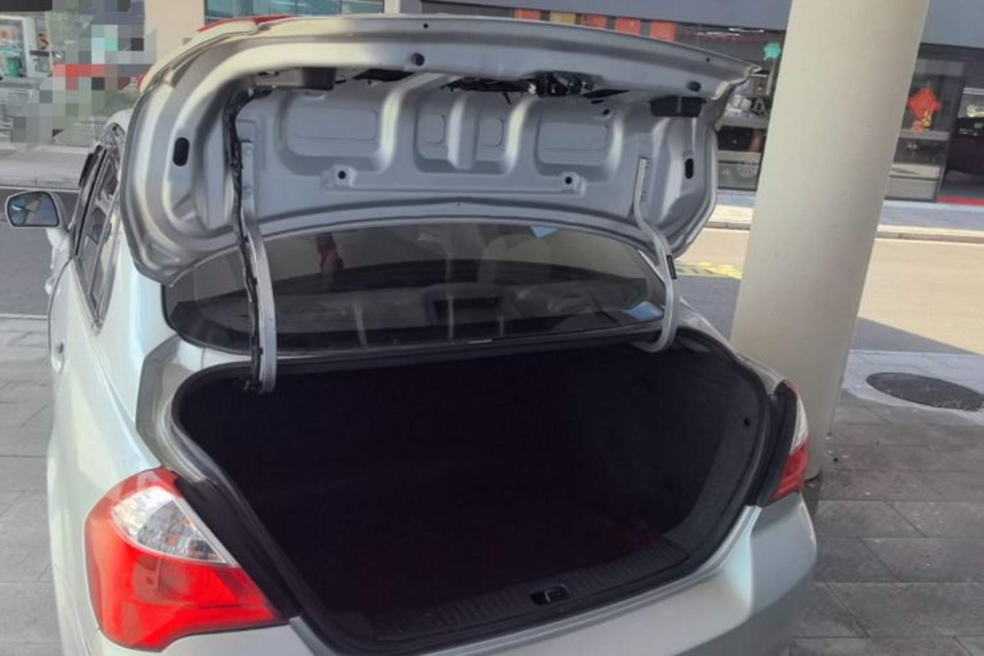 Used Venucia D50 2013 1.6L Manual Fashion Edition Trunk