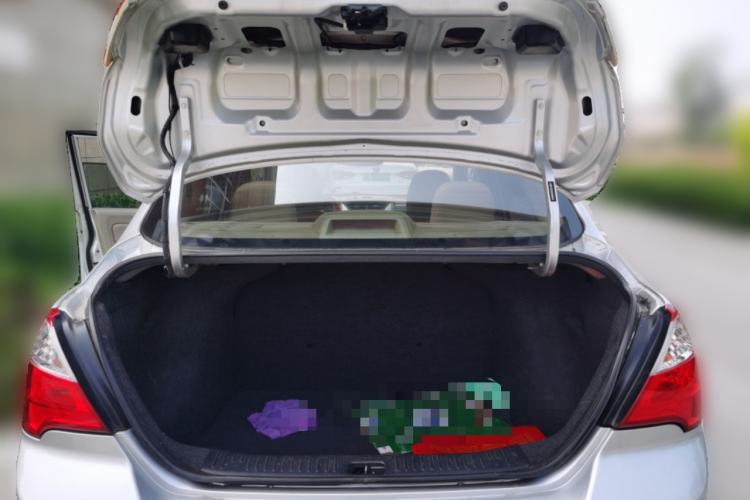 Used Venucia D50 2013 1.6L Manual Luxury Edition Trunk