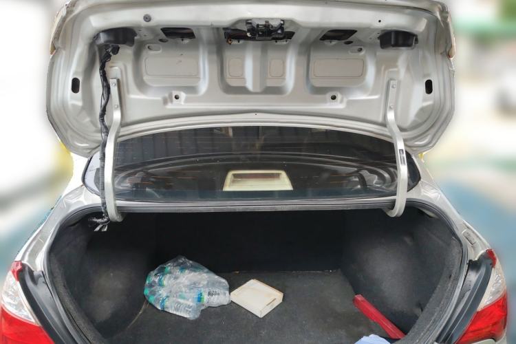 Used Venucia D50 2013 1.6L Manual Fashion Edition Trunk