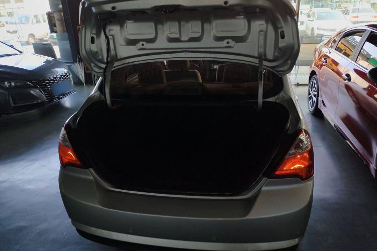 Used Venucia D50 2013 1.6L Manual Fashion Edition Trunk