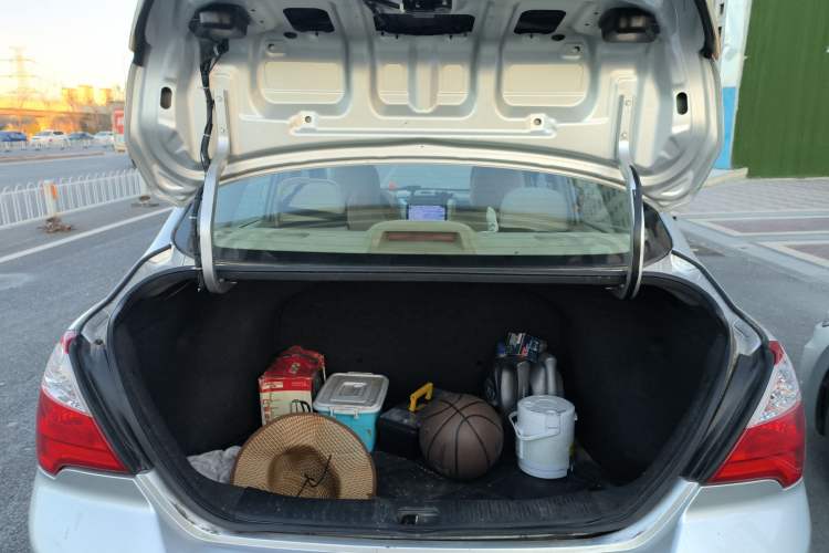 Used Venucia D50 2013 1.6L Manual Fashion Edition Trunk