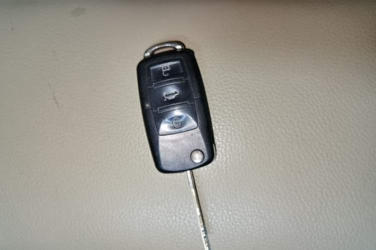 Used Venucia D50 2013 1.6L Automatic Luxury Edition Vehicle Key