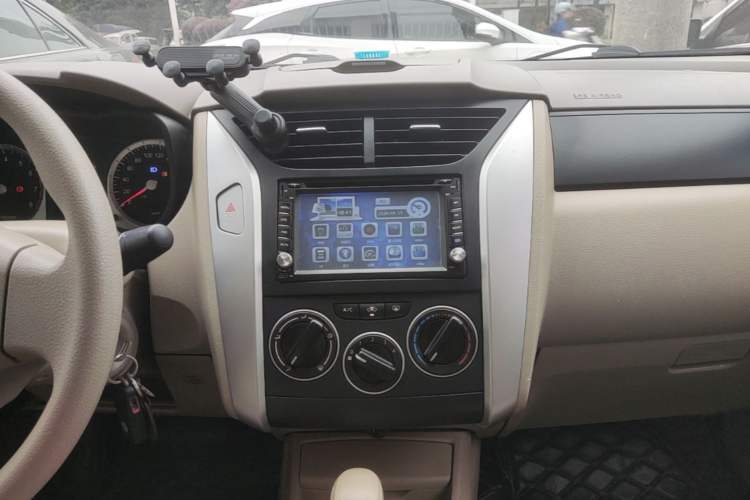 Used Venucia D50 2013 1.6L Automatic Fashion Edition Audio And AC Panel