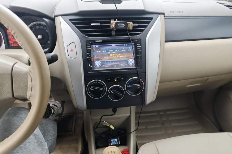 Used Venucia D50 2013 1.6L Manual Fashion Edition Audio And AC Panel