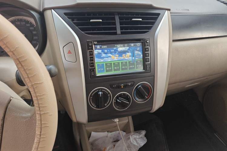 Used Venucia D50 2013 1.6L Manual Fashion Edition Audio And AC Panel