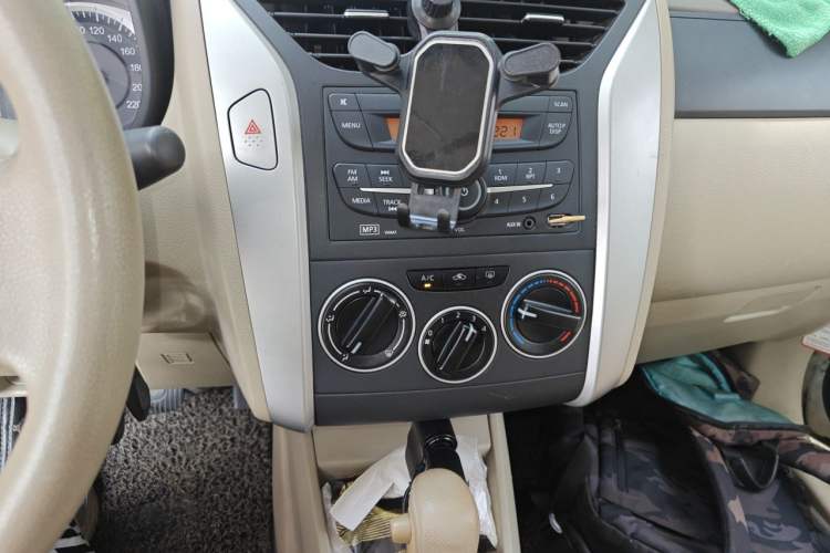 Used Venucia D50 2013 1.6L Automatic Fashion Edition Audio And AC Panel