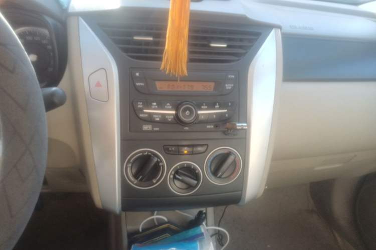 Used Venucia D50 2013 1.6L Manual Fashion Edition Audio And AC Panel
