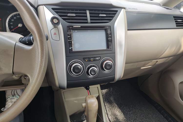 Used Venucia D50 2013 1.6L Automatic Fashion Edition Audio And AC Panel