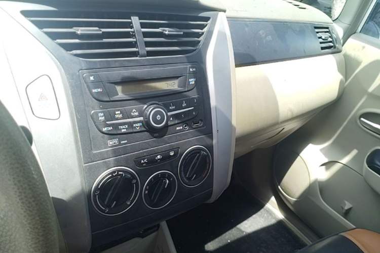 Used Venucia D50 2013 1.6L Manual Fashion Edition Audio And AC Panel