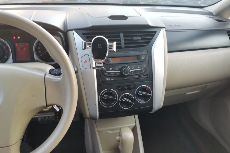 Used Venucia D50 2013 1.6L Automatic Fashion Edition Audio And AC Panel