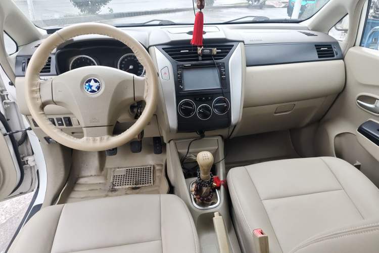 Used Venucia D50 2013 1.6L Manual Fashion Edition Center Console