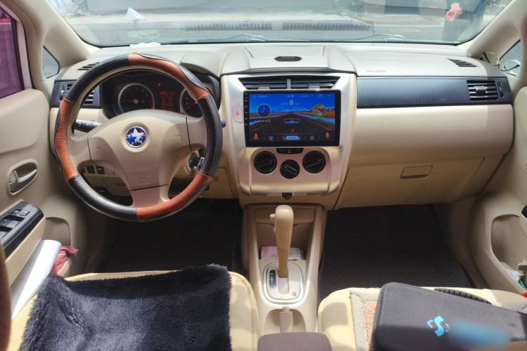 Used Venucia D50 2013 1.6L Automatic Fashion Edition Center Console