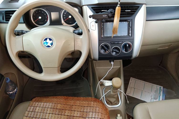 Used Venucia D50 2013 1.6L Manual Luxury Edition Center Console