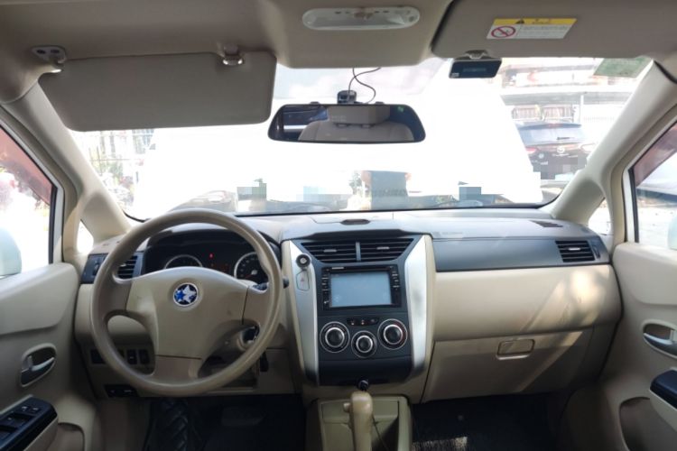 Used Venucia D50 2013 1.6L Automatic Fashion Edition Center Console