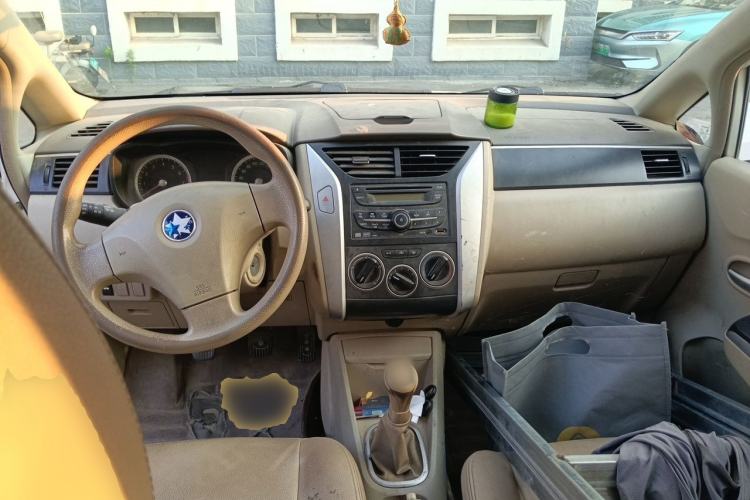 Used Venucia D50 2013 1.6L Manual Luxury Edition Center Console