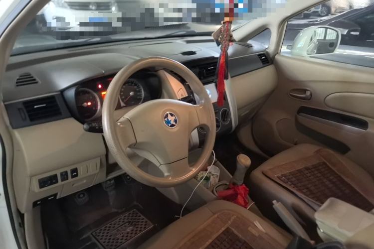 Used Venucia D50 2013 1.6L Manual Luxury Edition Center Console