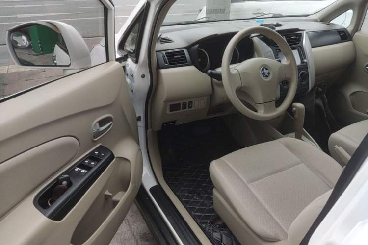 Used Venucia D50 2013 1.6L Automatic Fashion Edition Driver Seat